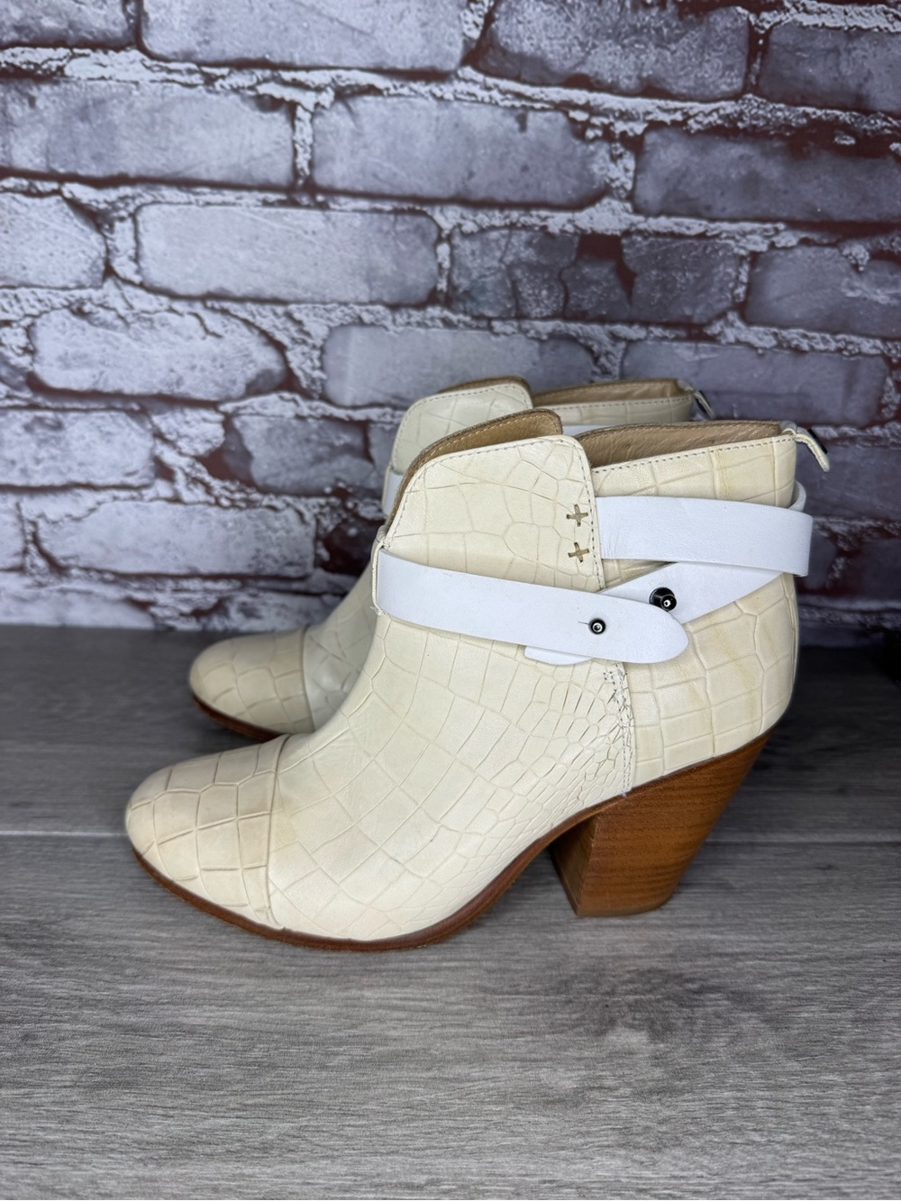 RAG & BONE Ivory Croc Crocodile Embossed Leather Ankle Booties Women sz 39EU/8M